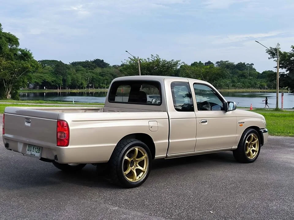 2004 Mazda 2500 Fighter V 3