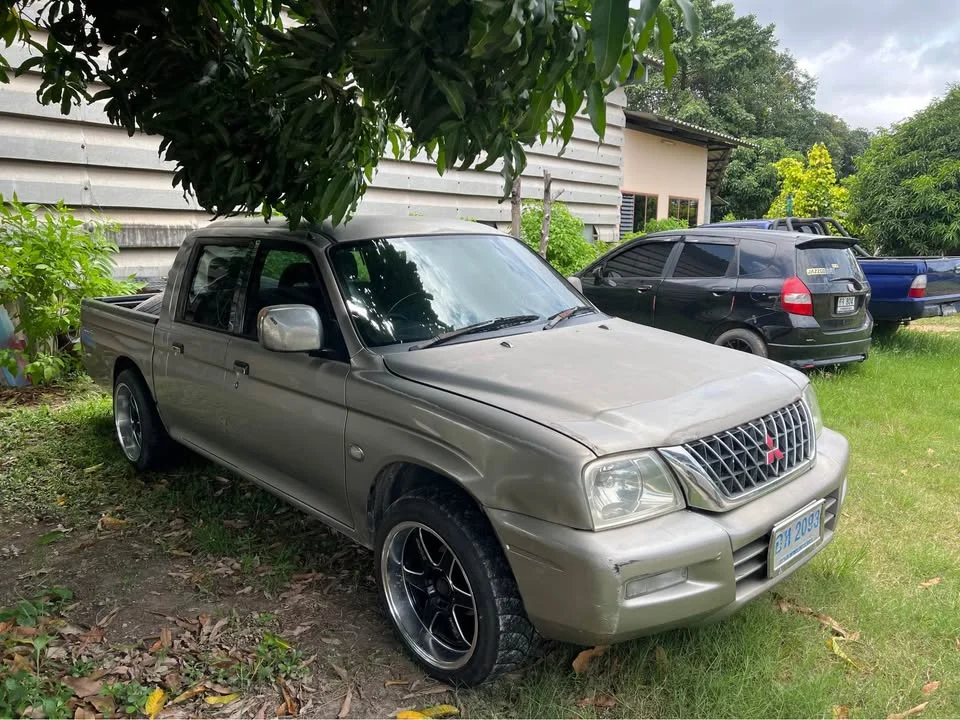 2002 Mitsubishi Strada III 2