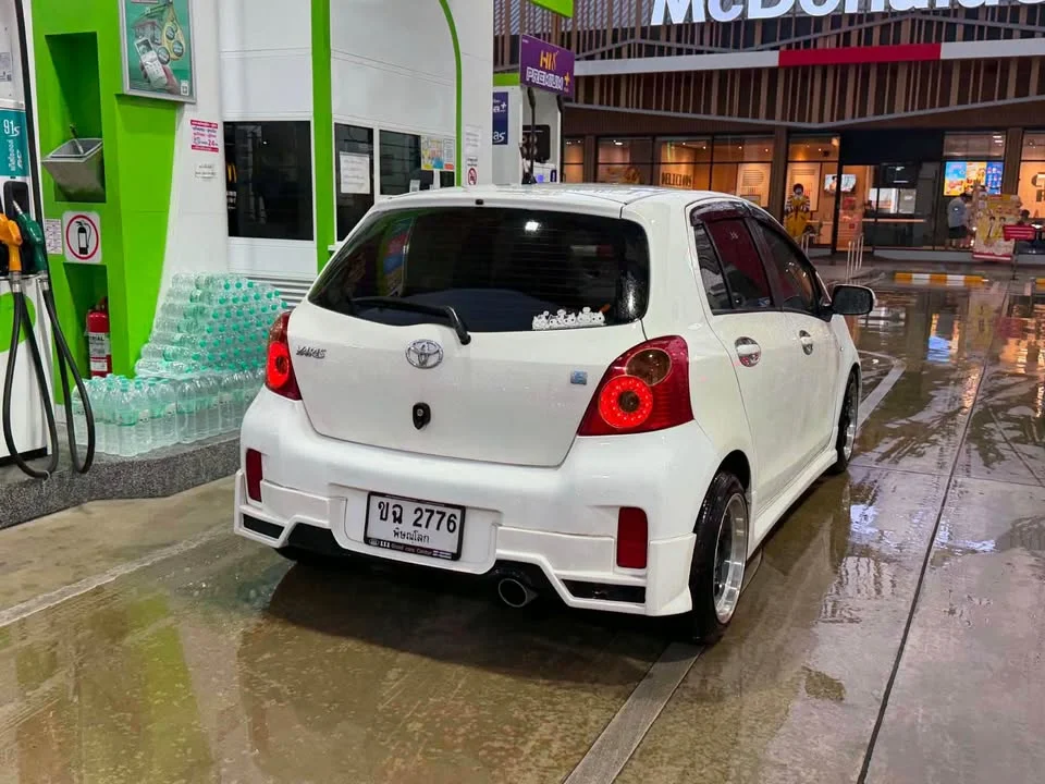 2012 Toyota Yaris II 2