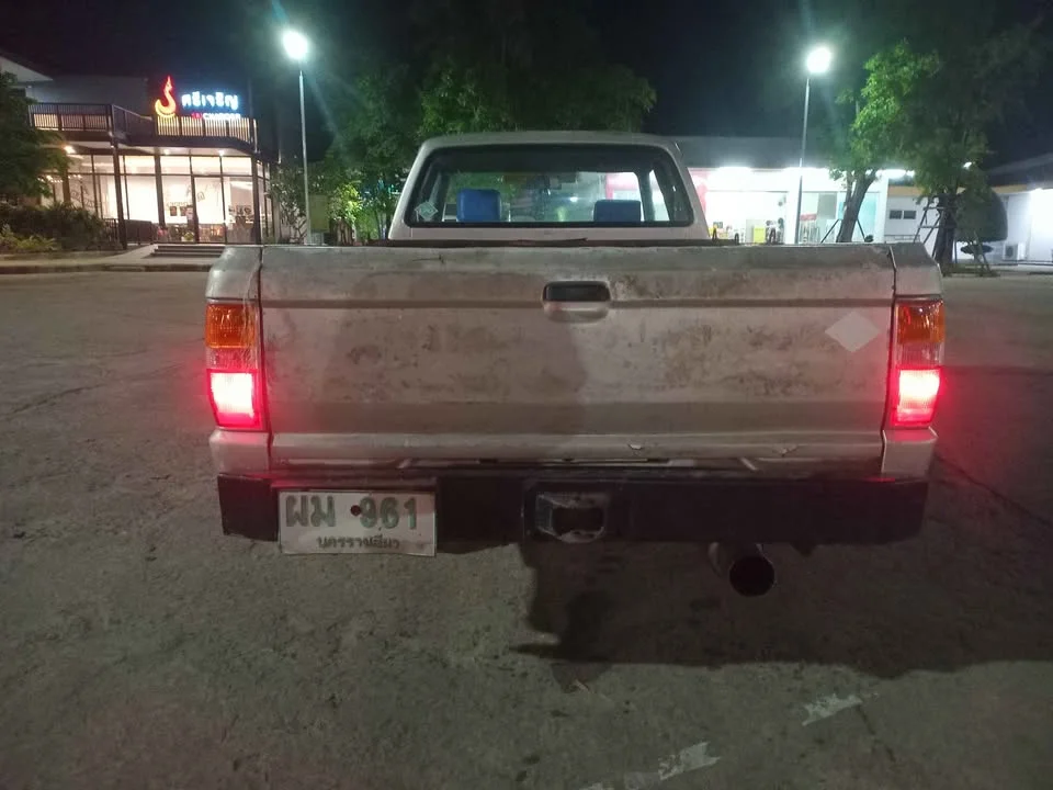1995 Mitsubishi Triton II 2