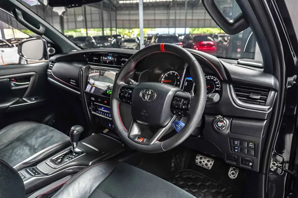 2023 Toyota Fortuner II 2