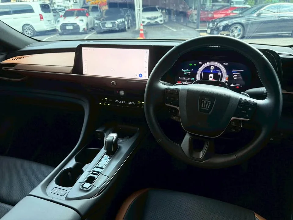 2024 Toyota Crown XVI (S235) 2