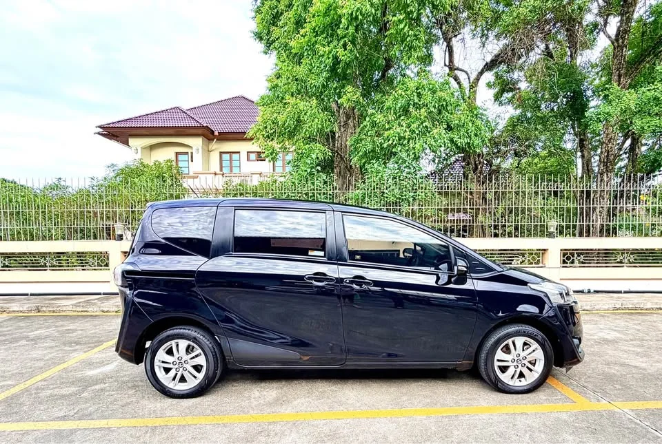 2018 Toyota Sienta II 3