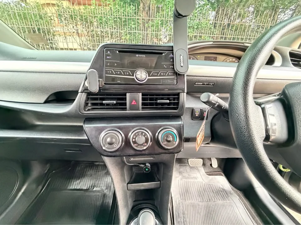 2018 Toyota Sienta II 2