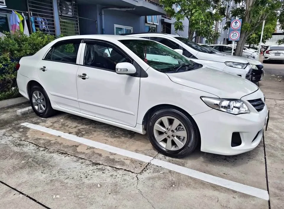 2010 Toyota Corolla Altis X (E140) 3