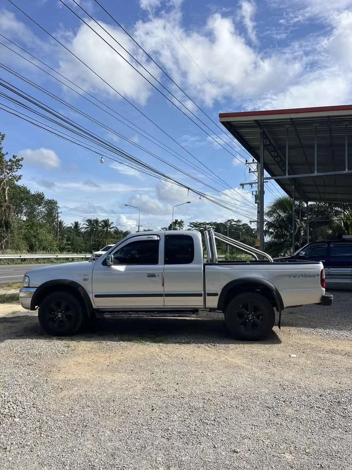2005 Mazda 2500 Fighter V 2