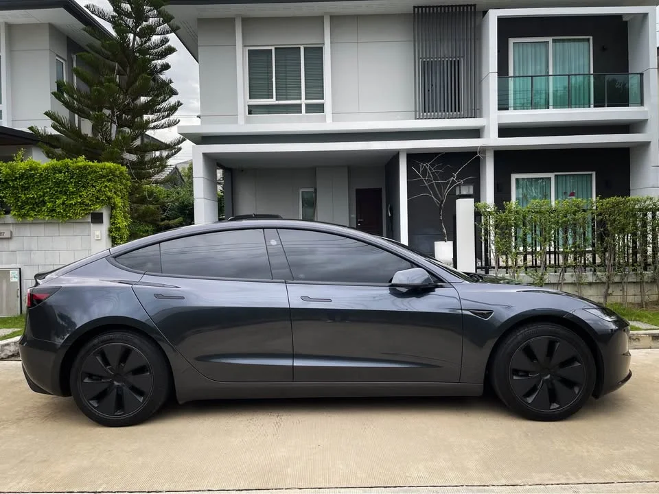 2025 Tesla Model 3 2