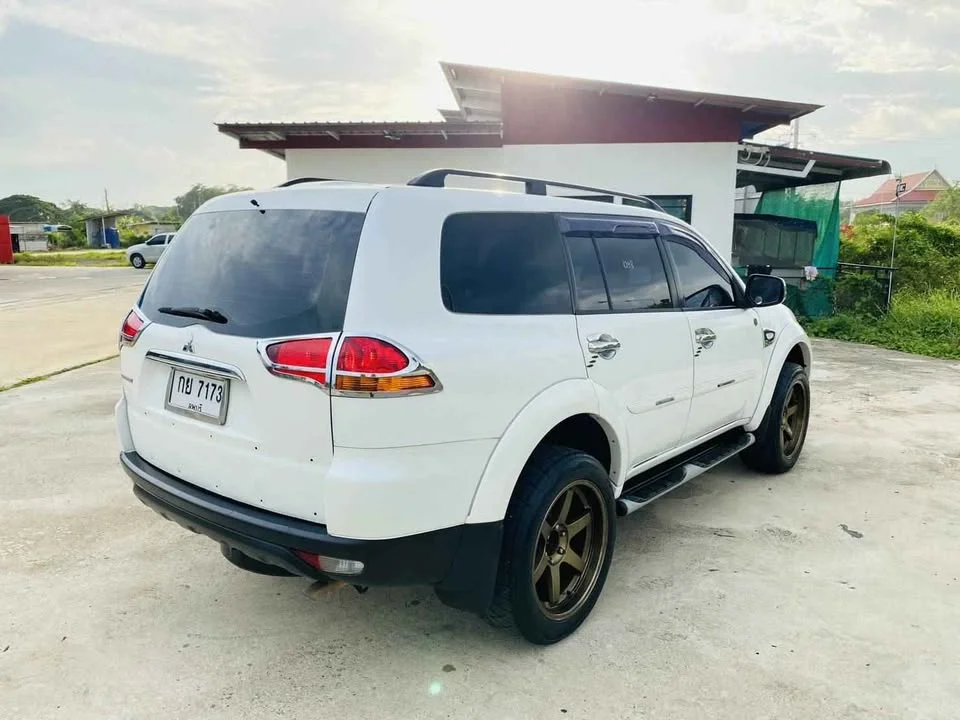 2012 Mitsubishi Pajero Sport II 2