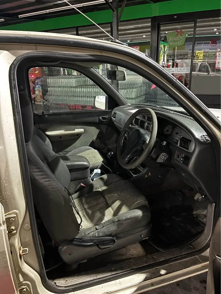 2005 Mazda 2500 Fighter V 2
