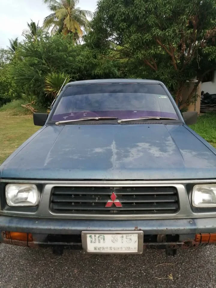 1994 Mitsubishi Triton II 2
