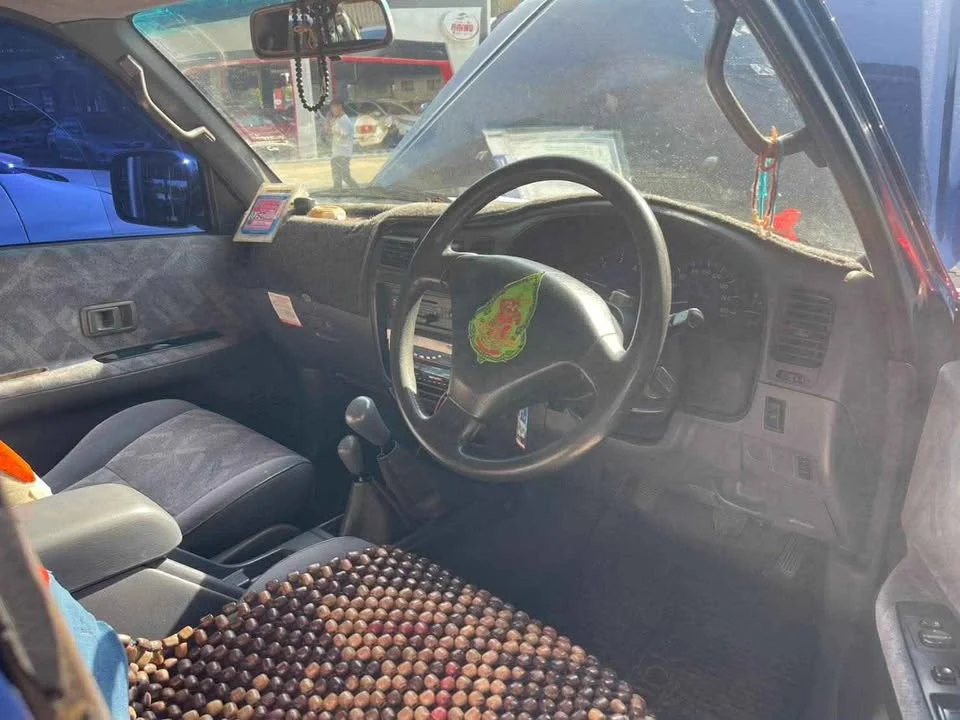 2002 Toyota Hilux Tiger VI 3