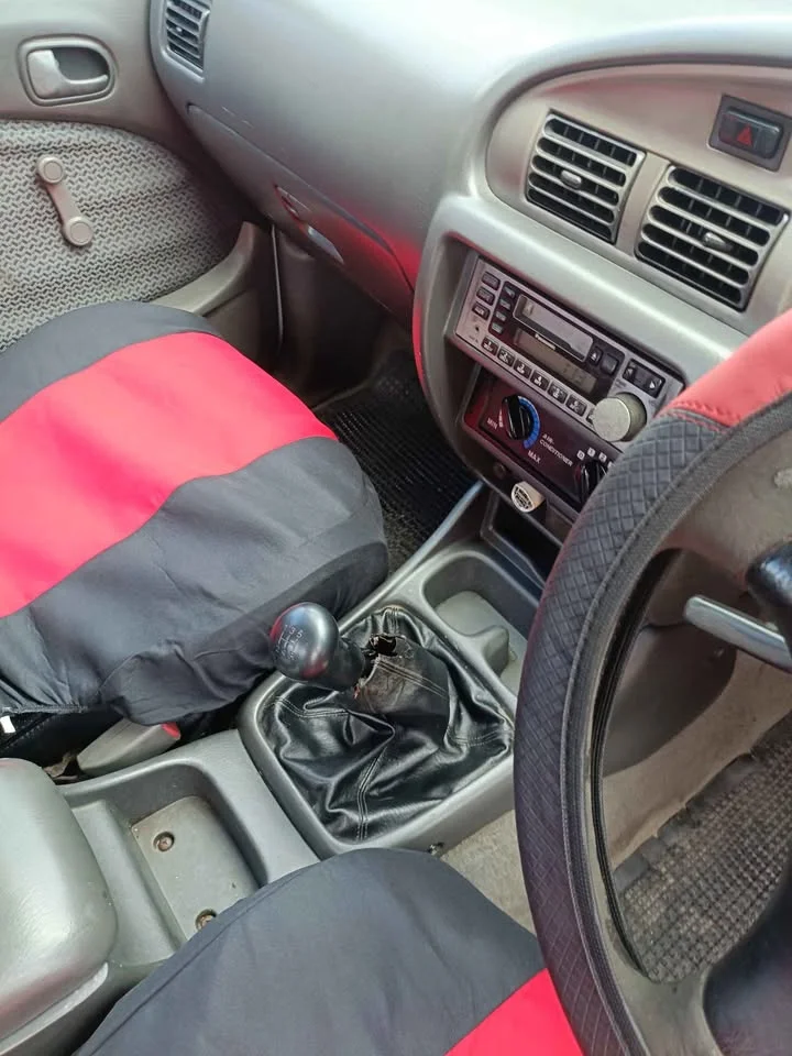 2004 Mazda 2500 Fighter V 2