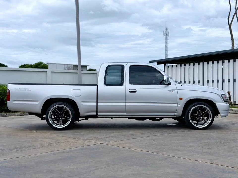 2003 Toyota Hilux Tiger VI 2