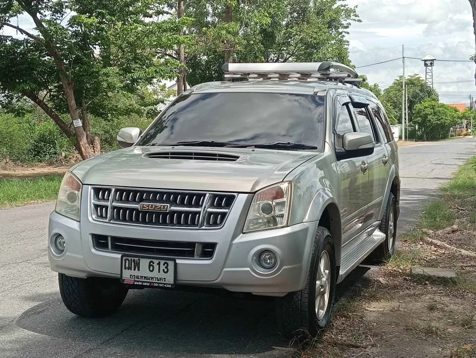 2009 Isuzu MU-7 3