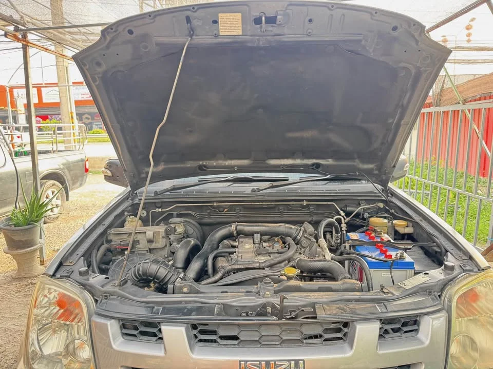 2005 Isuzu MU-7 3