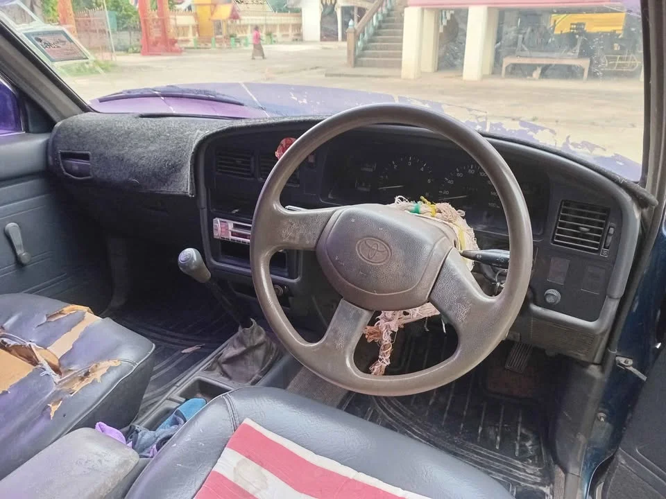 1992 Toyota Hilux Mighty-X V 3