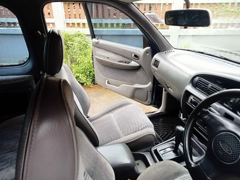 2000 Mazda 2500 Fighter V 2
