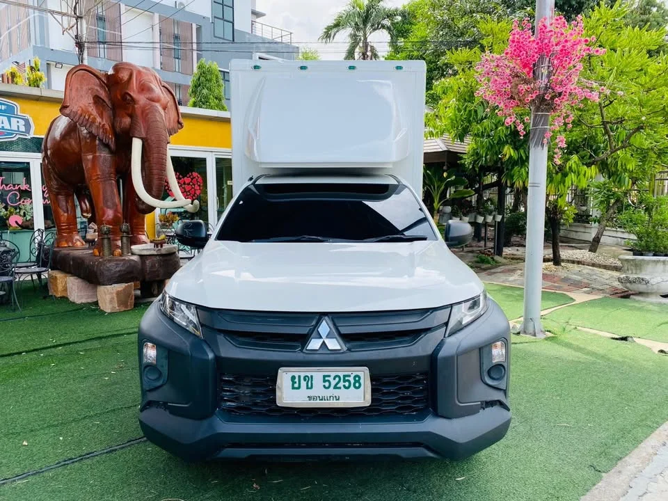 2022 Mitsubishi Triton V 3