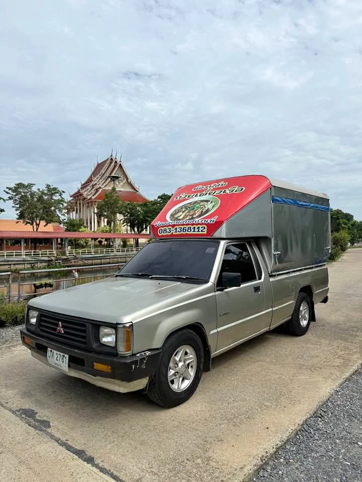 1995 Mitsubishi Triton II 2