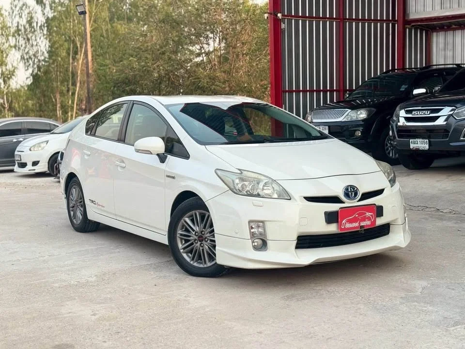 2012 Toyota Prius III 2