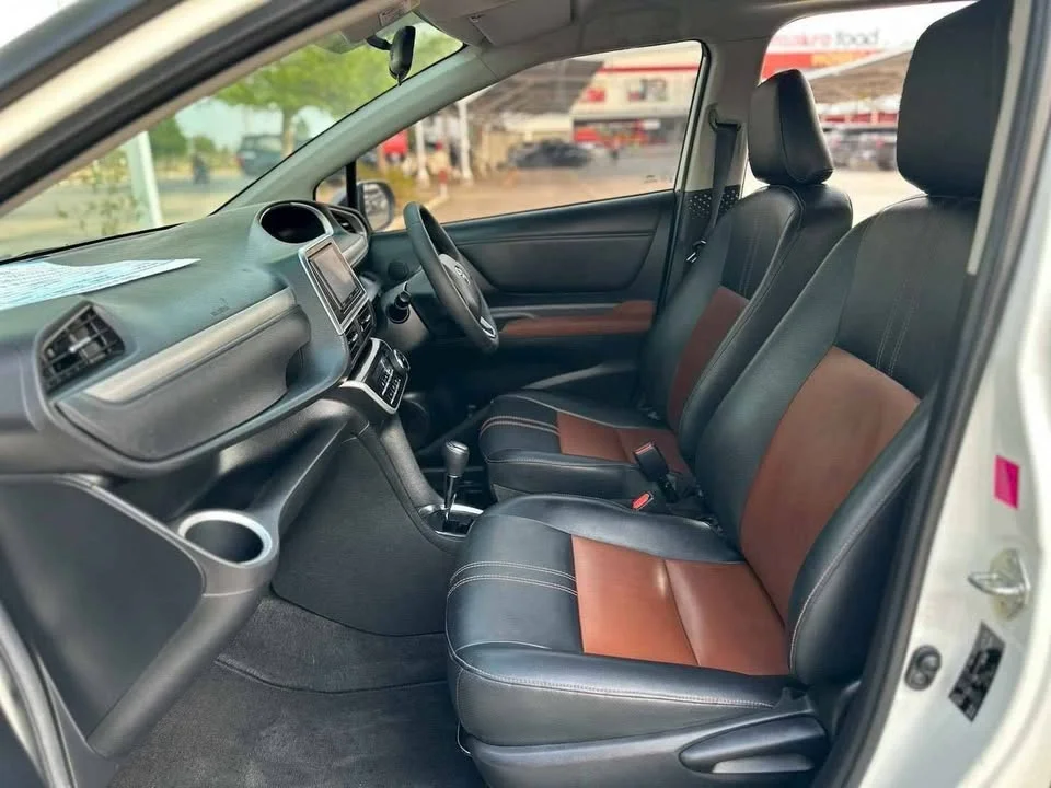 2017 Toyota Sienta II 2