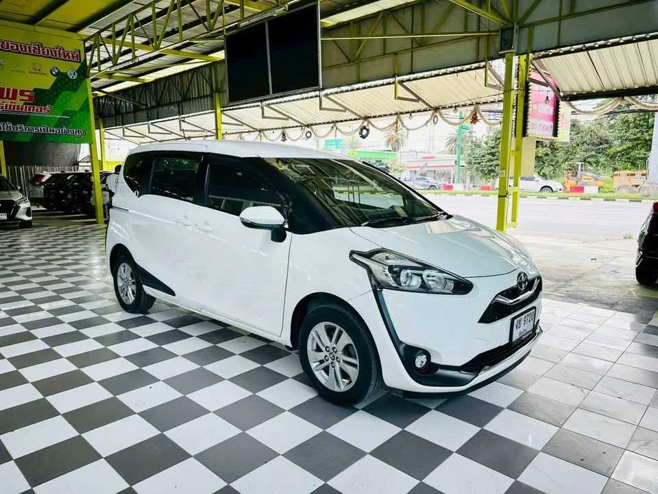 2019 Toyota Sienta II 3