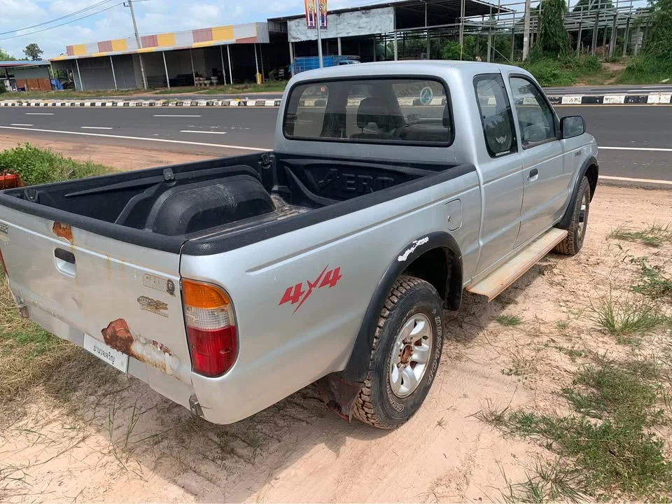 2000 Mazda 2500 Fighter V 2