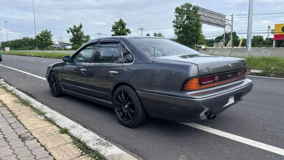 1990 Nissan Cefiro I (A31) 3