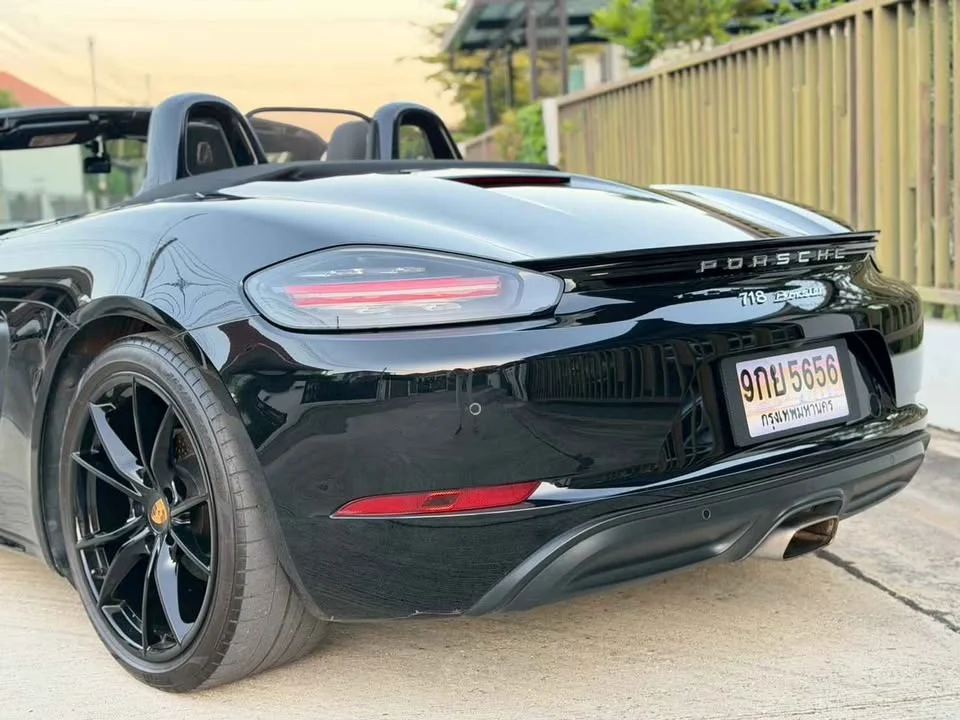2016 Porsche 718 Boxster and Cayman IV 2