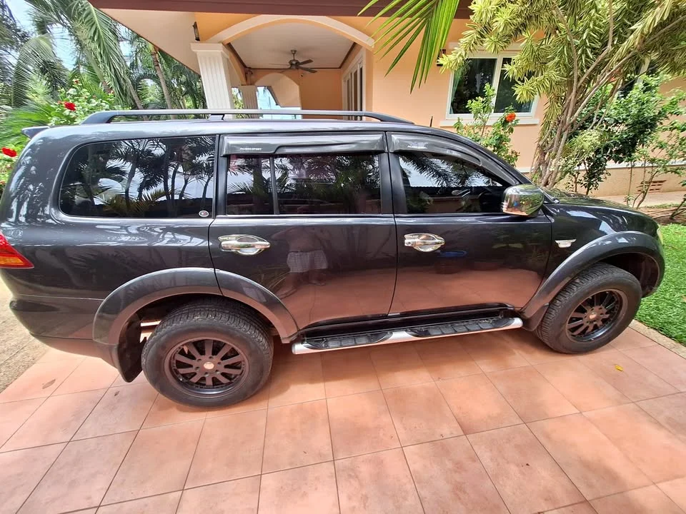 2010 Mitsubishi Pajero Sport II 2
