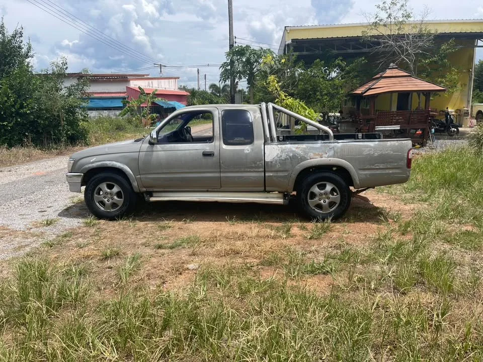 2000 Toyota Hilux Tiger VI 2
