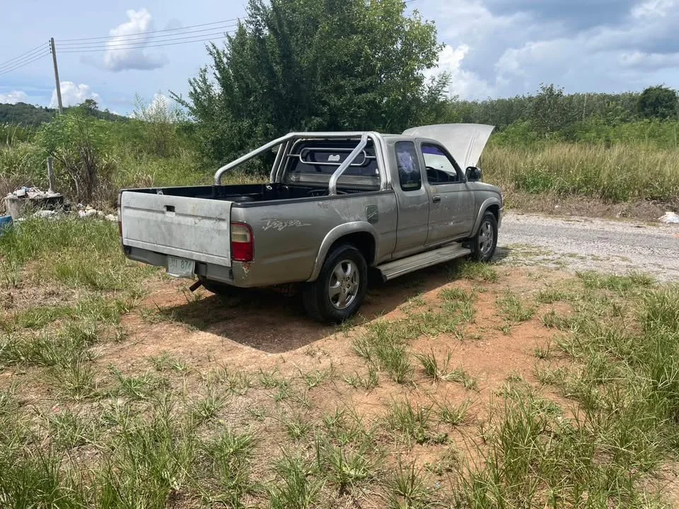 2000 Toyota Hilux Tiger VI 3