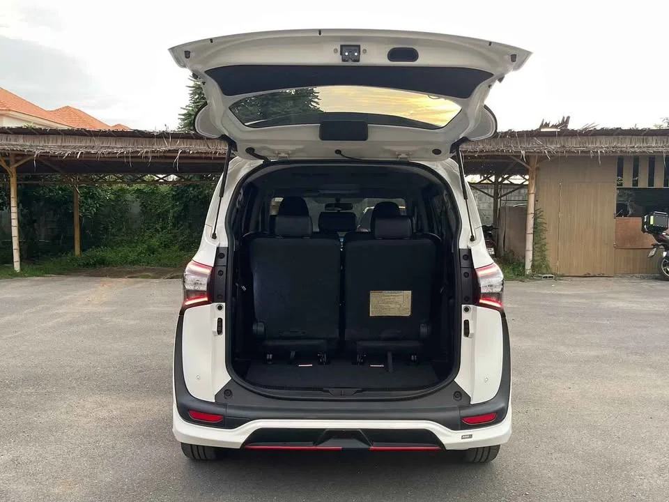 2017 Toyota Sienta II 2