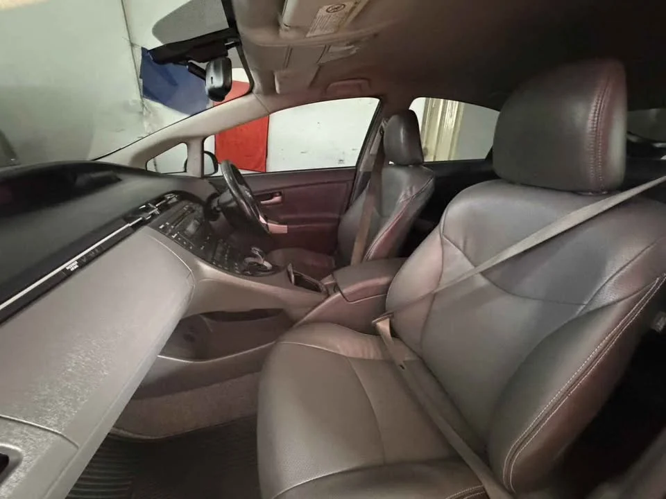 2011 Toyota Prius III 2