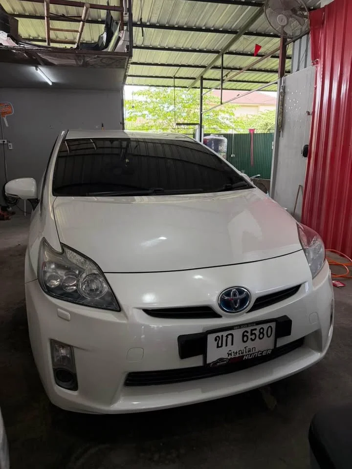 2011 Toyota Prius III 2