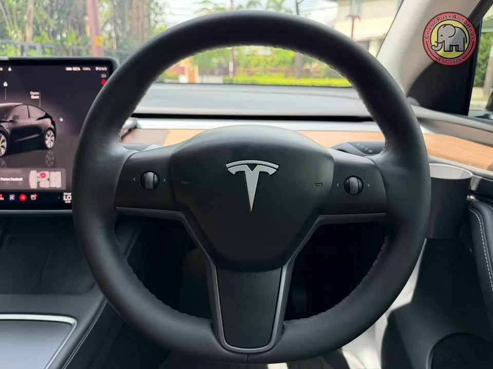 2023 Tesla Model Y 2