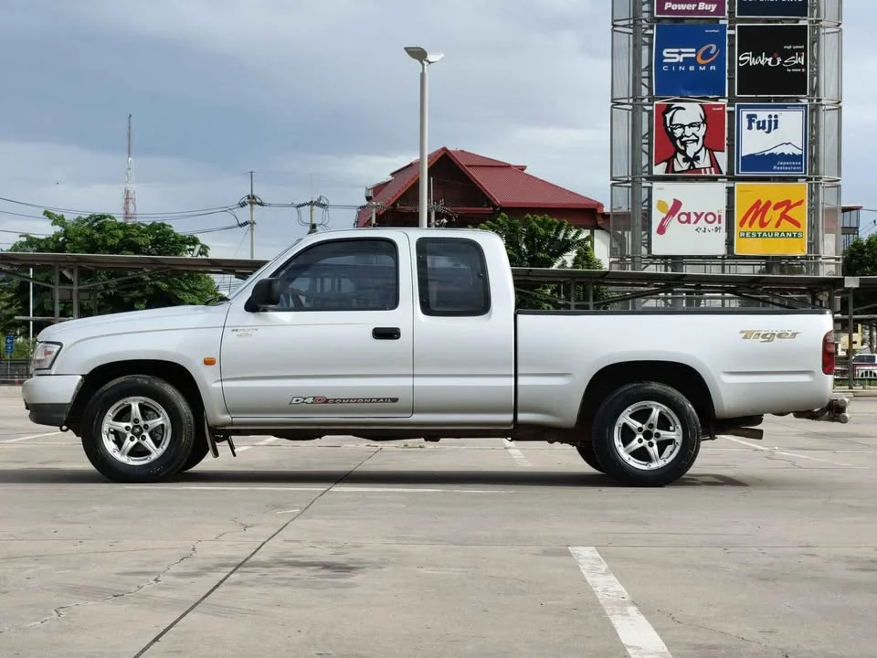 2003 Toyota Hilux Tiger VI 3