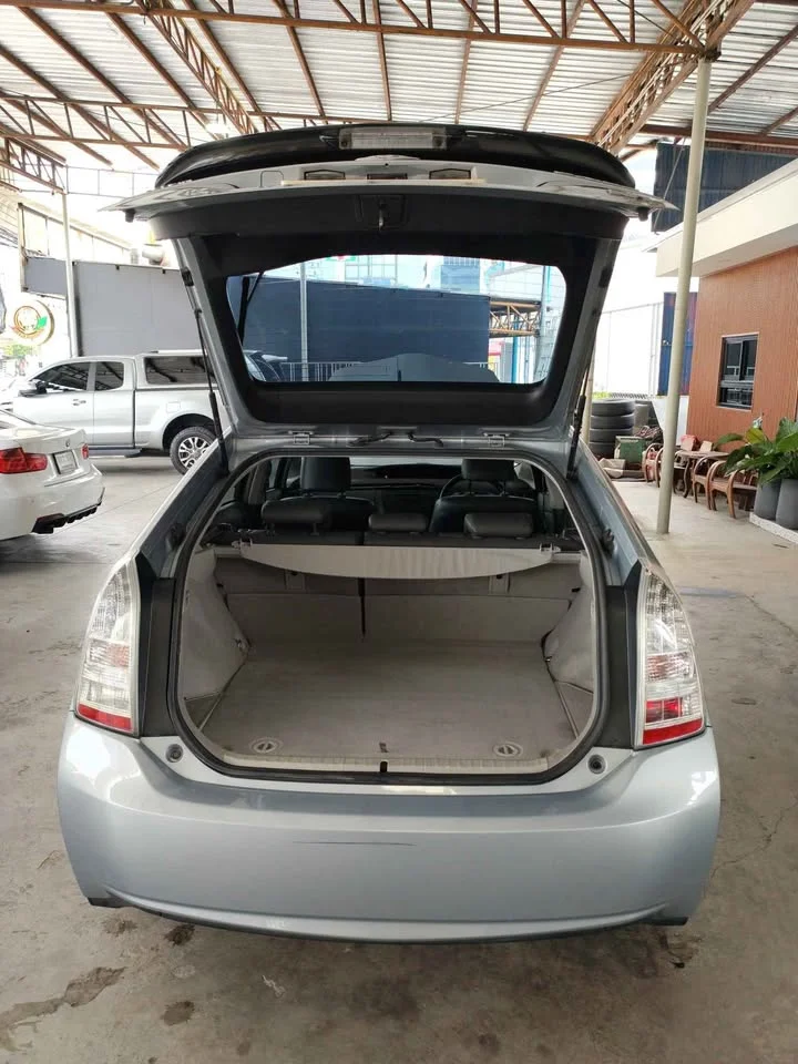 2011 Toyota Prius III 2