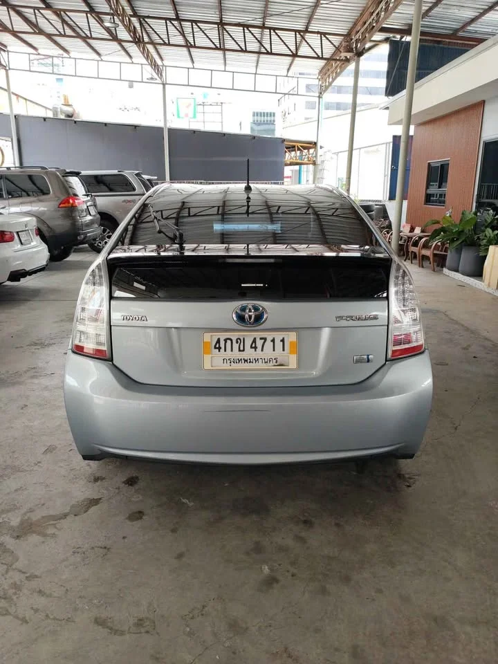 2011 Toyota Prius III 3