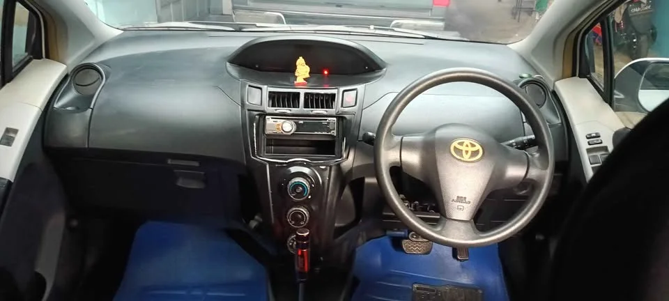 2007 Toyota Yaris II 2