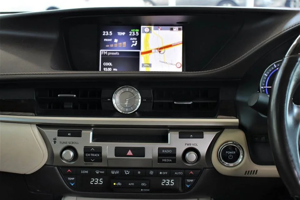 2016 Lexus ES VI 3