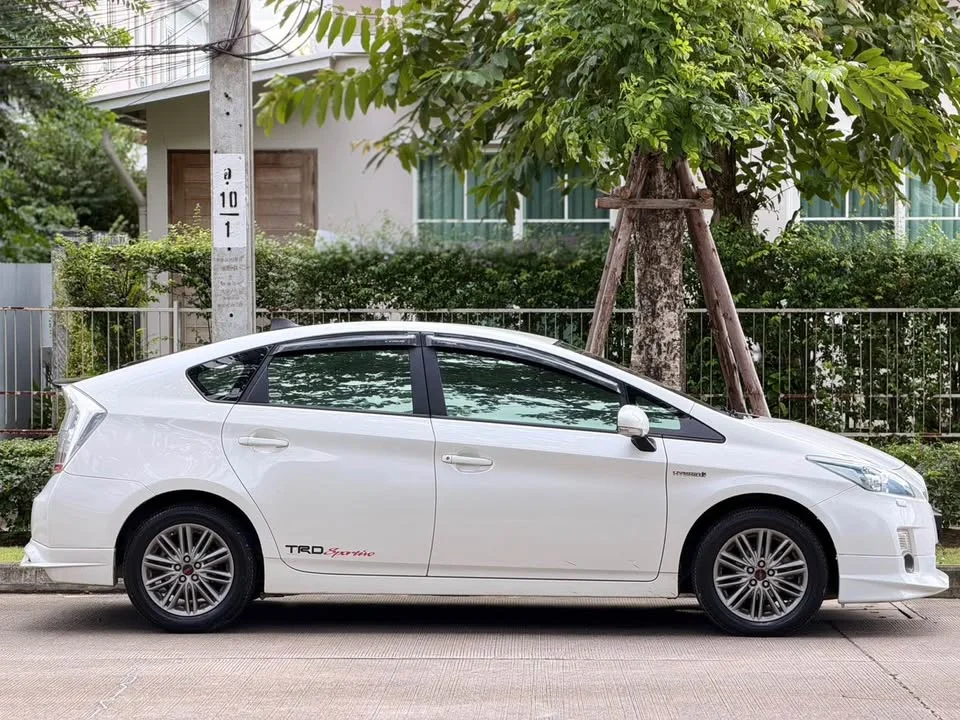 2012 Toyota Prius III 2