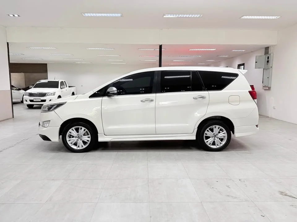 2017 Toyota Innova II 3