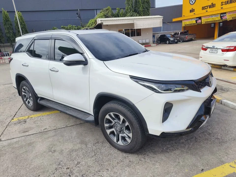 2023 Toyota Fortuner II 3