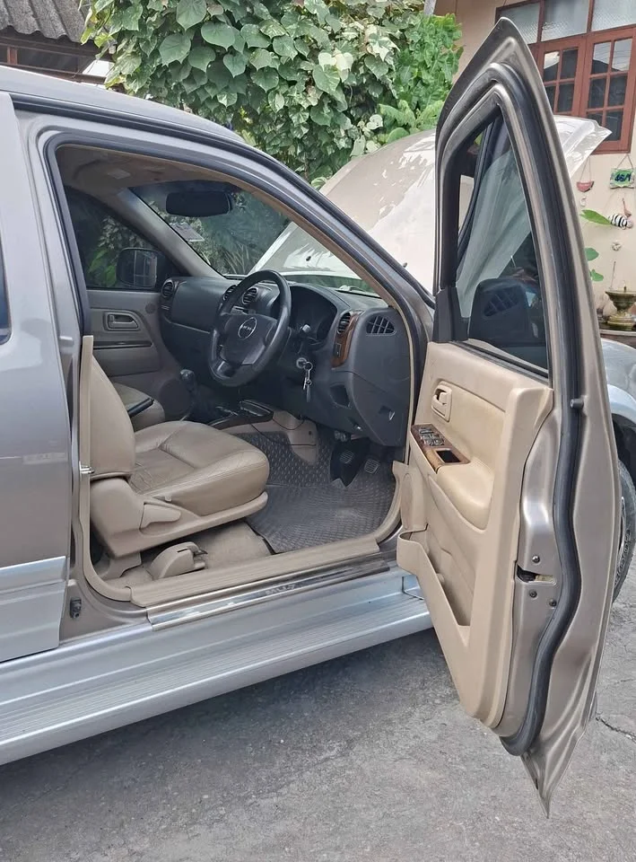 2007 Isuzu MU-7 3