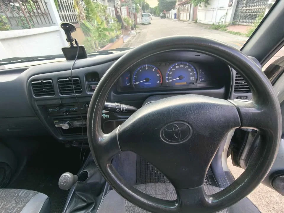 2002 Toyota Hilux Tiger VI 2