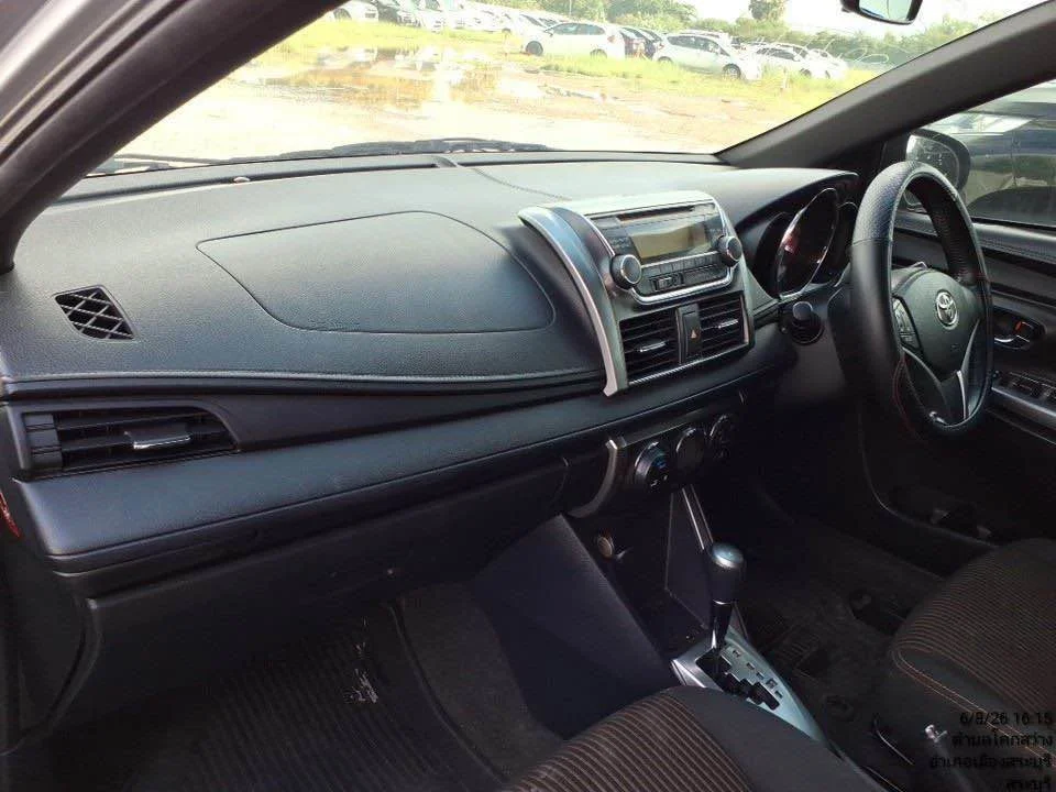 2015 Toyota Yaris III 2