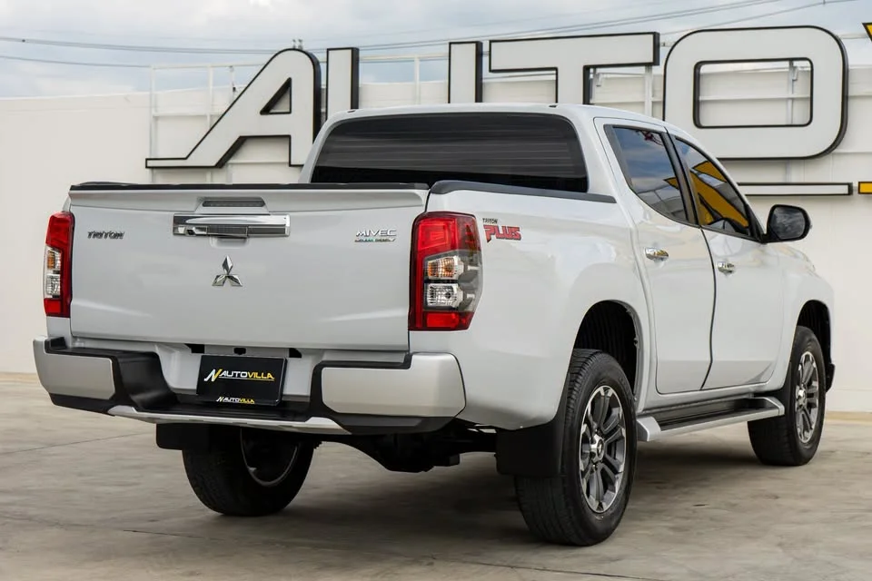2022 Mitsubishi Triton V 3