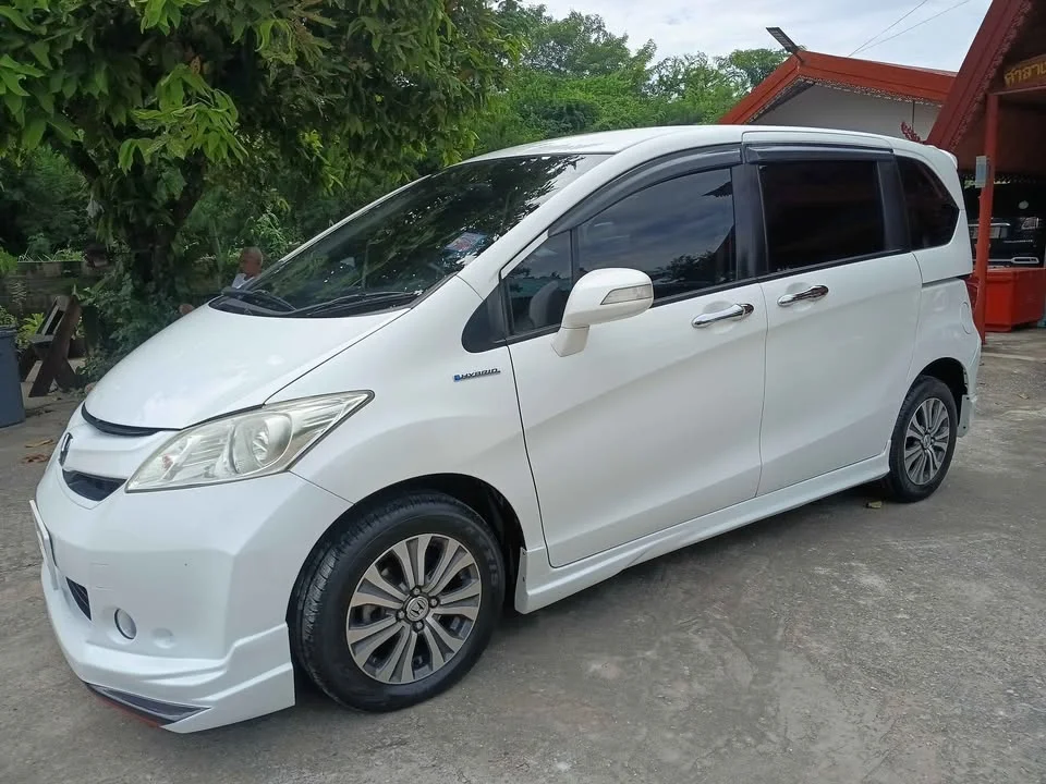 2013 Honda Freed I 3