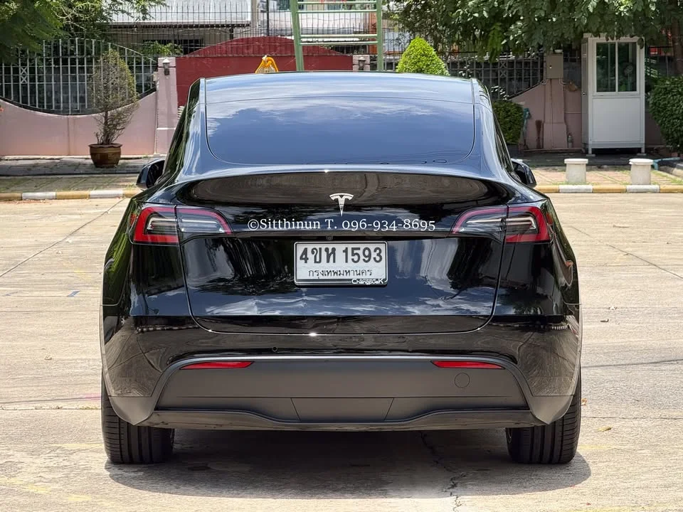 2023 Tesla Model Y 2